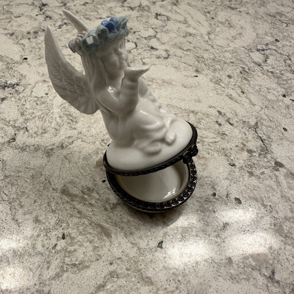 Vintage Angel girl porcelain trinket jewelry box - Picture 8 of 8